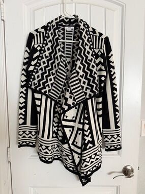 Bar III Black & White Geometric Open-Front Sweater Cardigan
